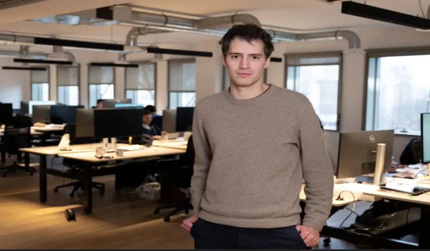 Mistral releases its AI assistant on iOS and Android